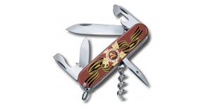 Нож перочинный VICTORINOX Spartan День Победы, 91 мм, 12 функций, лезвие и инструменты из нержавеющей стали, рукоять из красного пластика